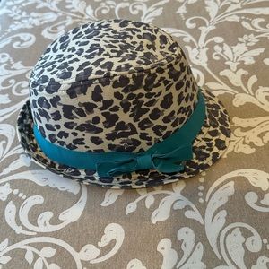 Girls Hat, Black and White print, Size:Medium (7-8) like new